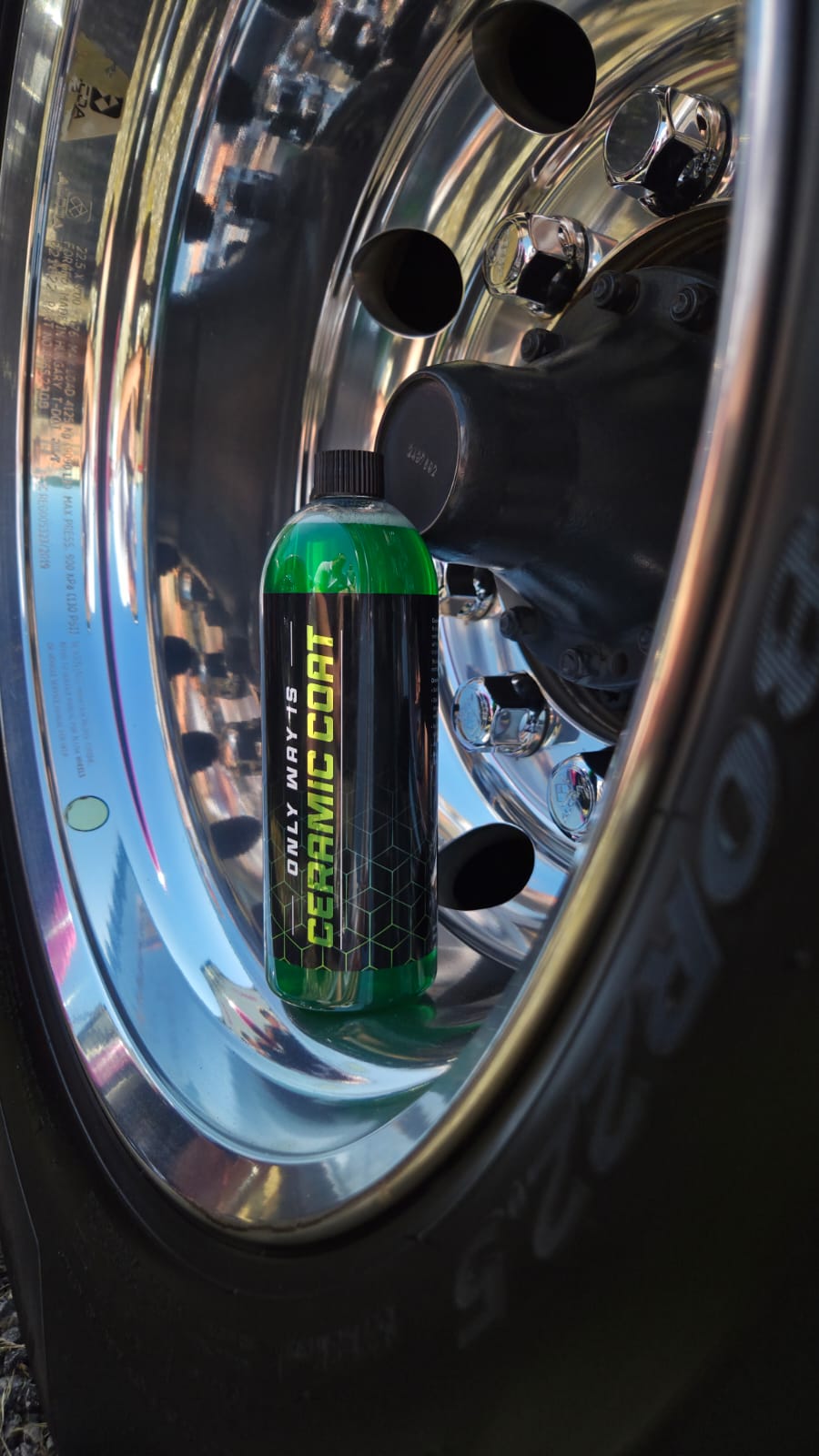 Ceramic coat spray for trucks – gloss finish